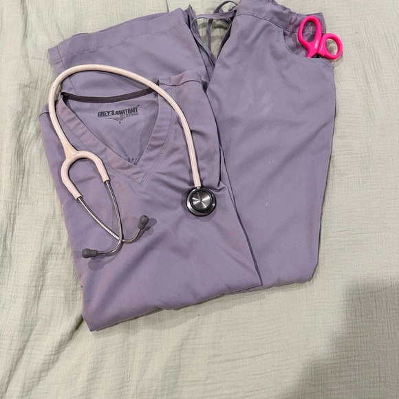 Grey's Anatomy Lavender and Mauve Scrubs Set - Picture 4 of 8